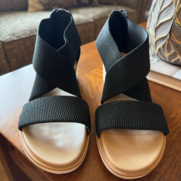 Women's Black Wedge Sandals. New - Picture 5 of 6